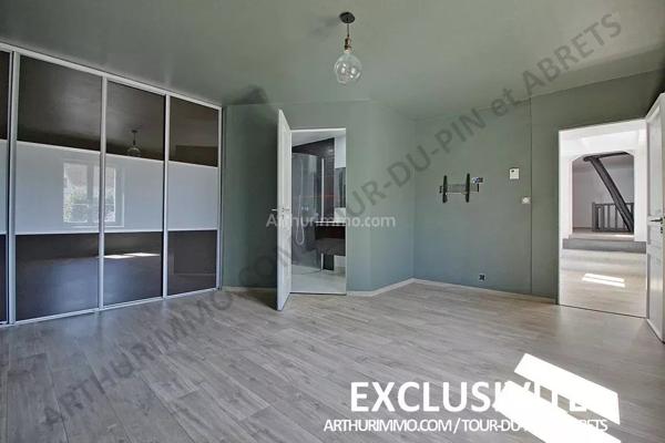 Vente Maison 7 pièces 256 m2 à Bourgoin-Jallieu