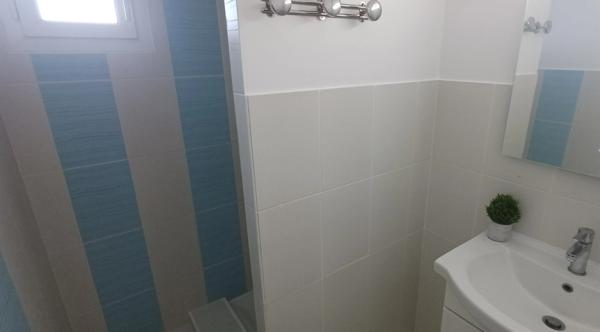 Maison récente à vendre 6 pièces NERSAC (16) . 4 chambres. 1 s de bains, 1 salle d'eau. 2 WC. Terrain clos.