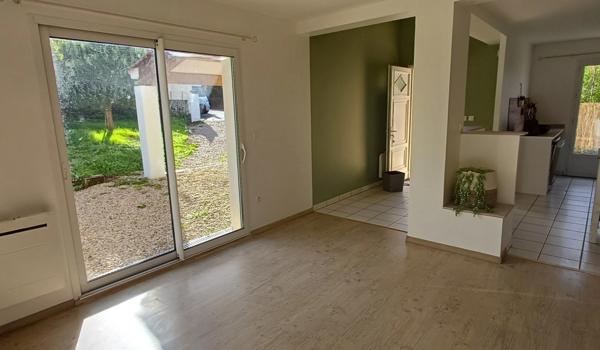 Maison récente à vendre 6 pièces NERSAC (16) . 4 chambres. 1 s de bains, 1 salle d'eau. 2 WC. Terrain clos.