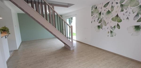 Maison récente à vendre 6 pièces NERSAC (16) . 4 chambres. 1 s de bains, 1 salle d'eau. 2 WC. Terrain clos.