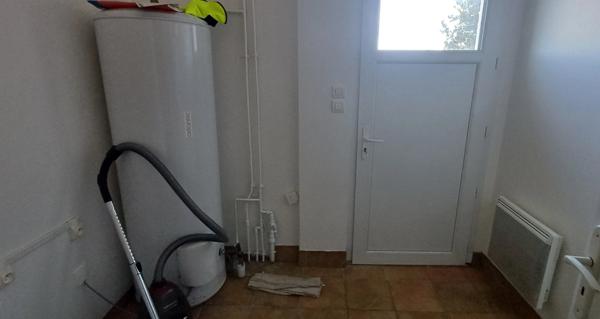 Maison récente à vendre 6 pièces NERSAC (16) . 4 chambres. 1 s de bains, 1 salle d'eau. 2 WC. Terrain clos.