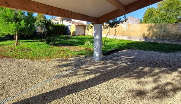 Maison récente à vendre 6 pièces NERSAC (16) . 4 chambres. 1 s de bains, 1 salle d'eau. 2 WC. Terrain clos.