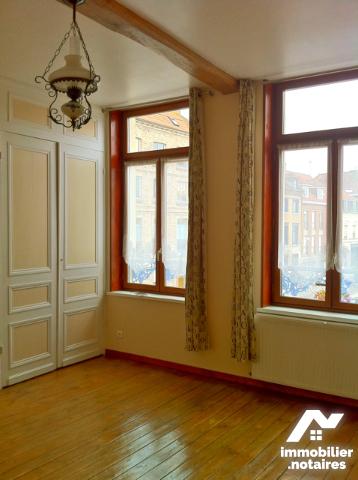 IMMEUBLE CENTRE VILLE emplacement de premier ordre. Possibilités tous corps de métier.