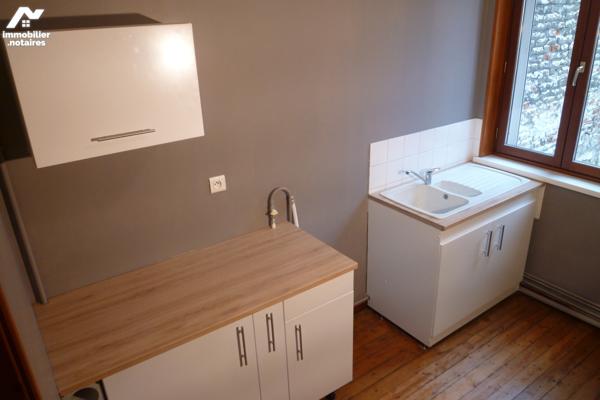 IMMEUBLE CENTRE VILLE emplacement de premier ordre. Possibilités tous corps de métier.