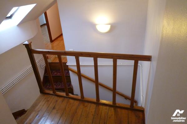 IMMEUBLE CENTRE VILLE emplacement de premier ordre. Possibilités tous corps de métier.