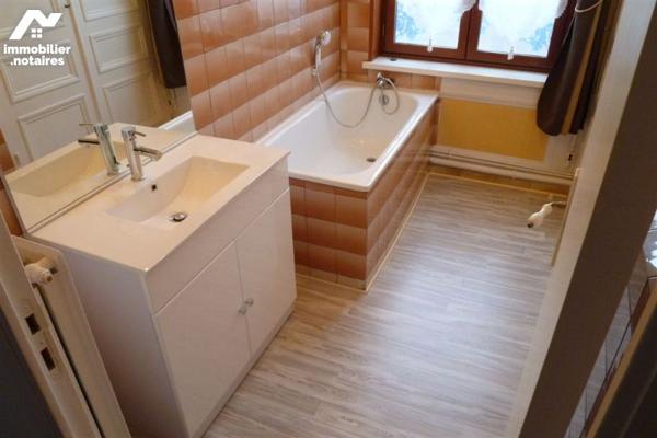 IMMEUBLE CENTRE VILLE emplacement de premier ordre. Possibilités tous corps de métier.