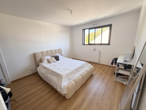 Maison 11 pièce(s) 6 chambre(s) 241 m²