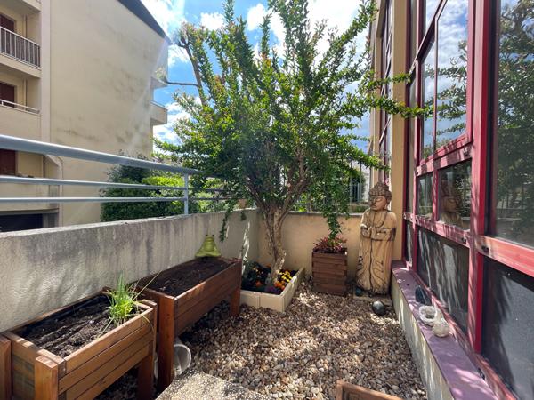 A vendre, dans le centre de Périgueux (24) en résidence de standing superbe appartement type 2