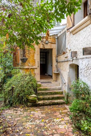 En exclusivité: Idéal projet familial ou artisanal – Propriété ancienne à rénover - T4 173 m² en r+1 et 212 m² de dépendances sur 2 548 m² de terrain plat et clôturé – Aubagne / Éoures