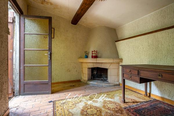 En exclusivité: Idéal projet familial ou artisanal – Propriété ancienne à rénover - T4 173 m² en r+1 et 212 m² de dépendances sur 2 548 m² de terrain plat et clôturé – Aubagne / Éoures