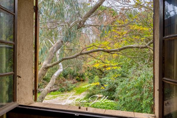 En exclusivité: Idéal projet familial ou artisanal – Propriété ancienne à rénover - T4 173 m² en r+1 et 212 m² de dépendances sur 2 548 m² de terrain plat et clôturé – Aubagne / Éoures