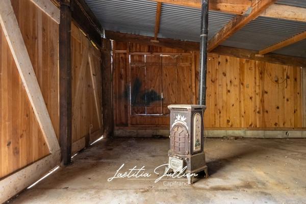 En exclusivité: Idéal projet familial ou artisanal – Propriété ancienne à rénover - T4 173 m² en r+1 et 212 m² de dépendances sur 2 548 m² de terrain plat et clôturé – Aubagne / Éoures