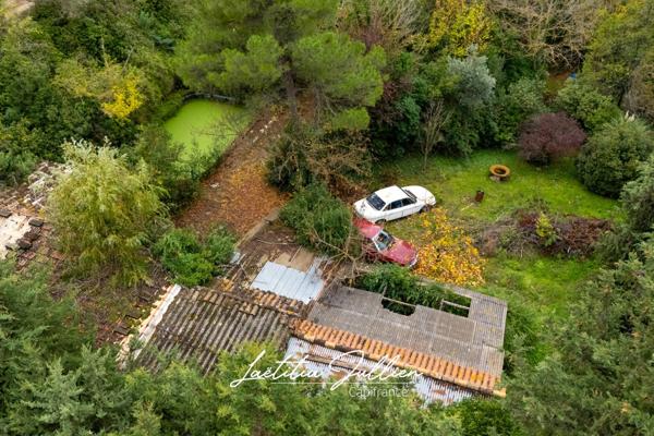 En exclusivité: Idéal projet familial ou artisanal – Propriété ancienne à rénover - T4 173 m² en r+1 et 212 m² de dépendances sur 2 548 m² de terrain plat et clôturé – Aubagne / Éoures