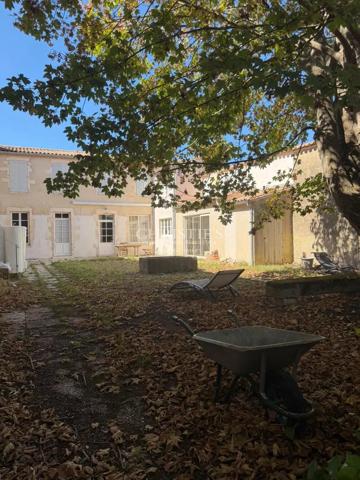 Bâtisse historique à rénover en coeur de village