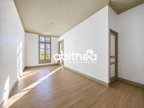 Superbe appartement T3 lumineux et traversant en plein centre historique