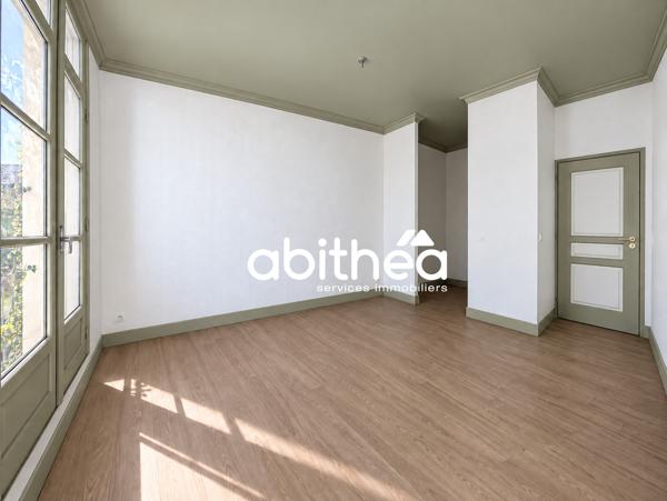 Superbe appartement T3 lumineux et traversant en plein centre historique