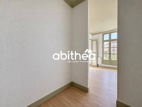 Superbe appartement T3 lumineux et traversant en plein centre historique