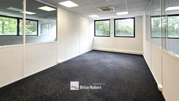 Bureaux à louer en RDC à Champagne au Mont d'Or - parc arboré