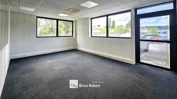 Bureaux à louer en RDC à Champagne au Mont d'Or - parc arboré