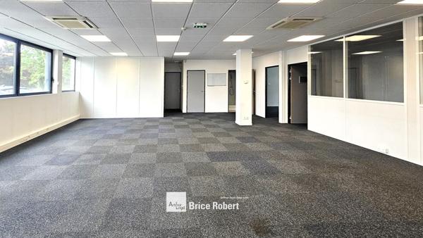 Bureaux à louer en RDC à Champagne au Mont d'Or - parc arboré