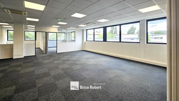 Bureaux à louer en RDC à Champagne au Mont d'Or - parc arboré