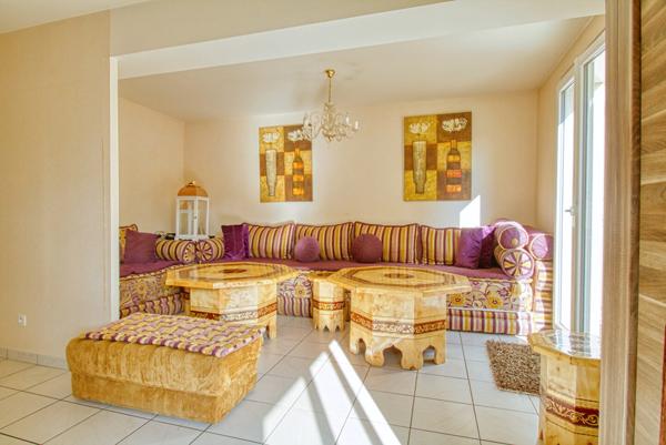 Pavillon bâti en 2004 à quelques minutes à pieds de la gare RER A