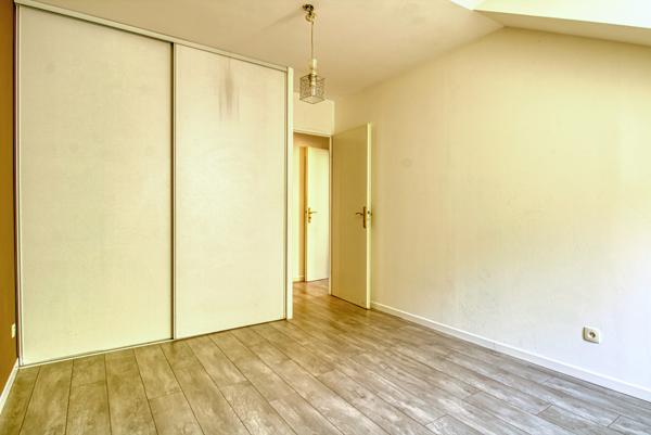 Pavillon bâti en 2004 à quelques minutes à pieds de la gare RER A