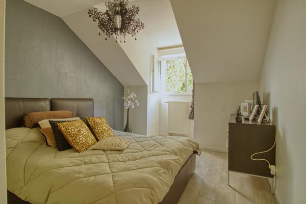 Pavillon bâti en 2004 à quelques minutes à pieds de la gare RER A