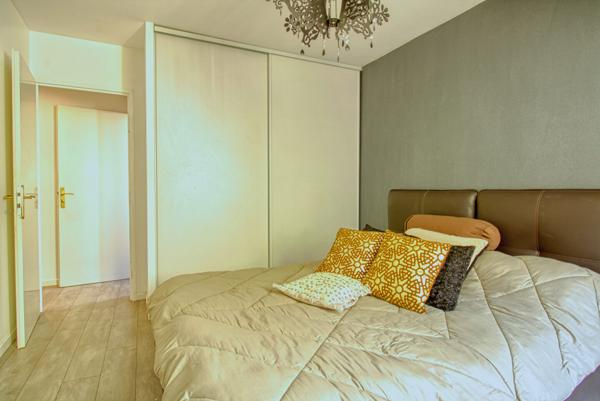 Pavillon bâti en 2004 à quelques minutes à pieds de la gare RER A