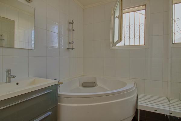 Pavillon bâti en 2004 à quelques minutes à pieds de la gare RER A