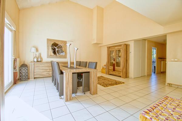 Pavillon bâti en 2004 à quelques minutes à pieds de la gare RER A