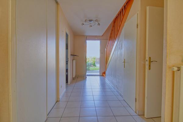 Pavillon bâti en 2004 à quelques minutes à pieds de la gare RER A