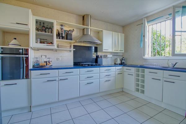 Pavillon bâti en 2004 à quelques minutes à pieds de la gare RER A