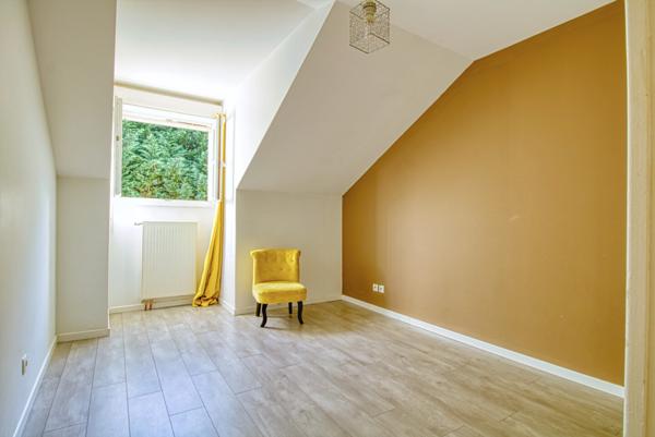 Pavillon bâti en 2004 à quelques minutes à pieds de la gare RER A