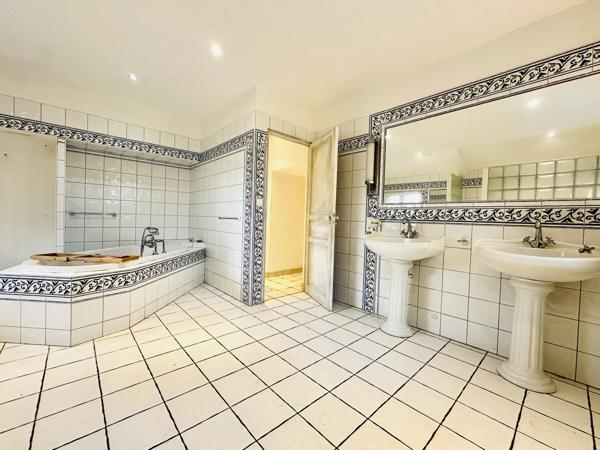 Maison 8 pièces - 225 m²