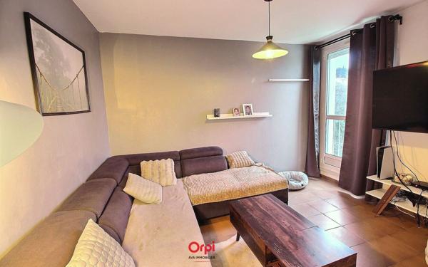 Appartement à vendre    4 pièces • 73,59 m2 Marseille 11