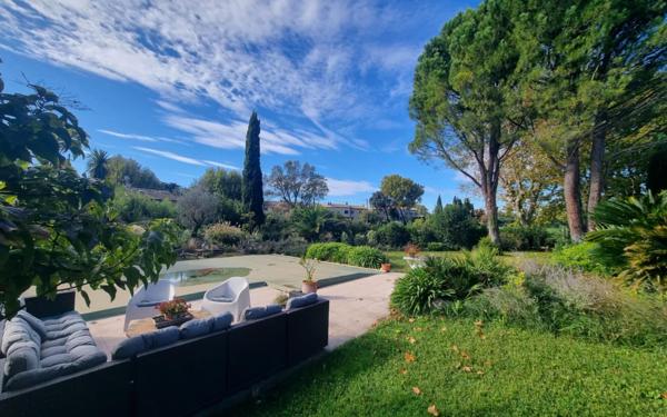 Maison à vendre    5 pièces •  Montfavet - Avignon