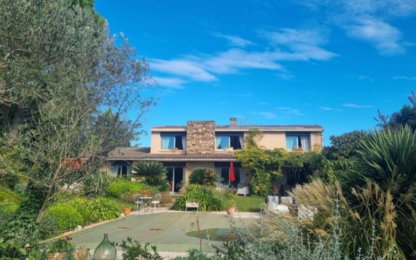 Maison à vendre    5 pièces •  Montfavet - Avignon