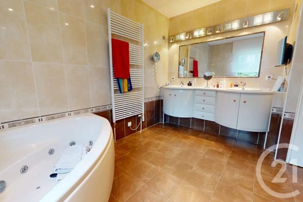Maison à vendre  5 pièces - 205,05 m 2   MORCOURT  - 02