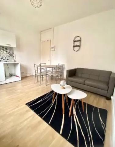 Immeuble en bon état de 250 m2 avec cour