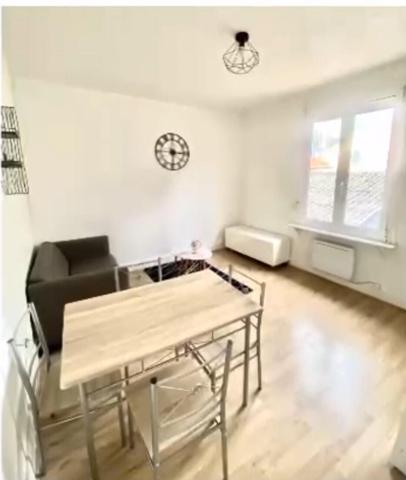 Immeuble en bon état de 250 m2 avec cour