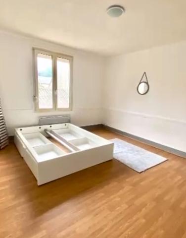 Immeuble en bon état de 250 m2 avec cour