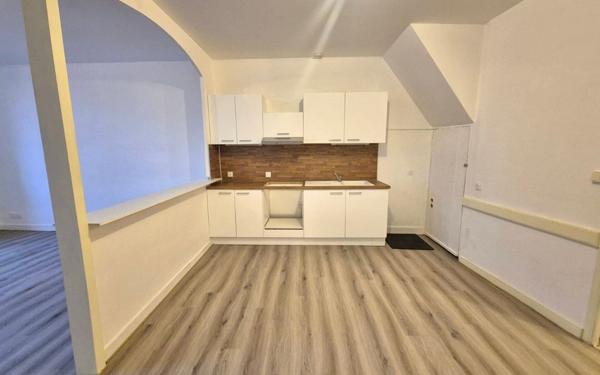 Maison à louer    4 pièces •  Targon