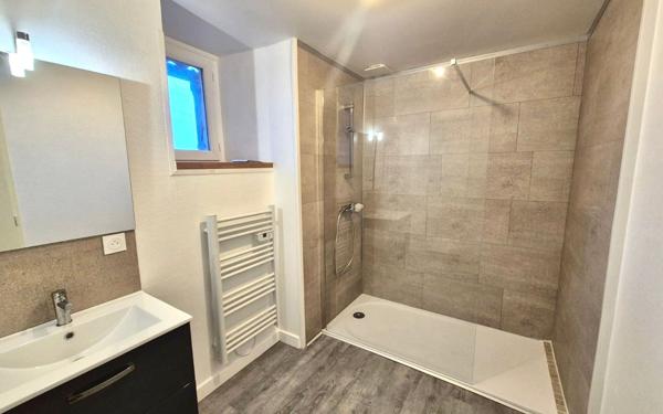 Maison à louer    4 pièces •  Targon