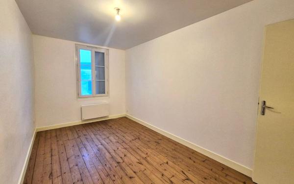 Maison à louer    4 pièces •  Targon