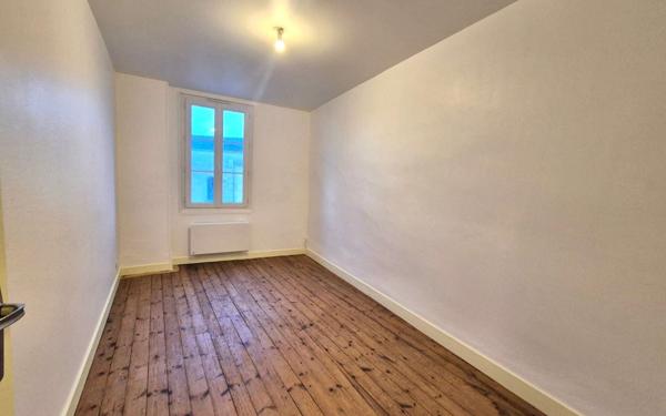 Maison à louer    4 pièces •  Targon