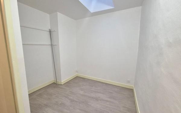 Maison à louer    4 pièces •  Targon