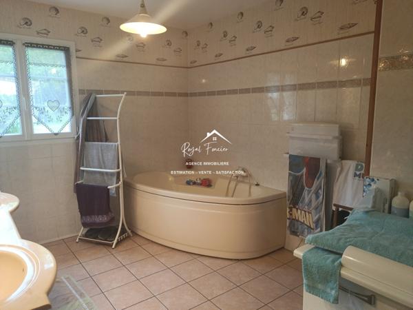 Dans un cadre buccolique, un cadre paisible, venez poser vos valises dans cette villa contemporaine