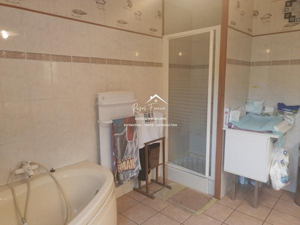 Dans un cadre buccolique, un cadre paisible, venez poser vos valises dans cette villa contemporaine