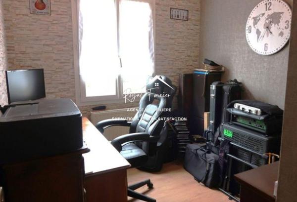 Dans un cadre buccolique, un cadre paisible, venez poser vos valises dans cette villa contemporaine